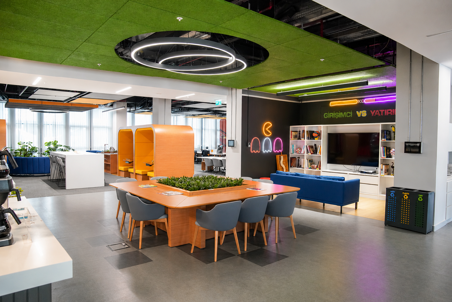 RTT Intelligence cafe area